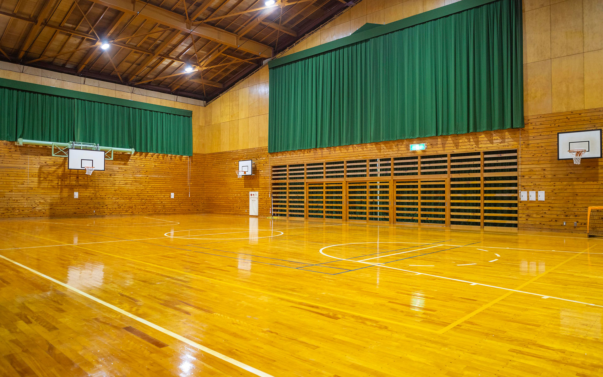 旧島田市立湯日小学校跡の体育館の写真